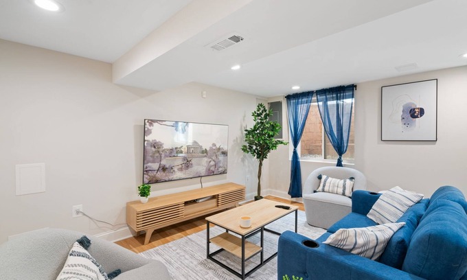 Seminary Hill House | Traveler's Dream Old Town Alexandria Home