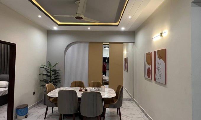 Karachi Apartment | Travellers Heaven 3br Apt Nishat Commercial