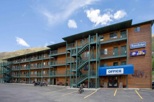 Gardiner Hotel | Travelodge by Wyndham Gardiner Yellowstone Park North Entr
