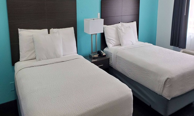 Livonia Hotel | Travelodge by Wyndham Livonia/Canton/Novi Detroit Area
