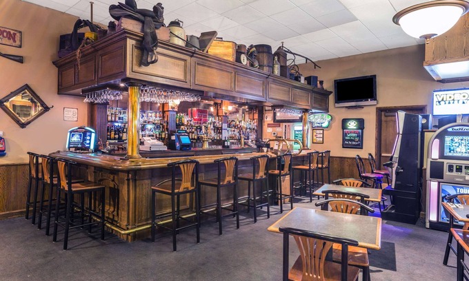 Halsey Hotel | Travelodge by Wyndham Pioneer Villa