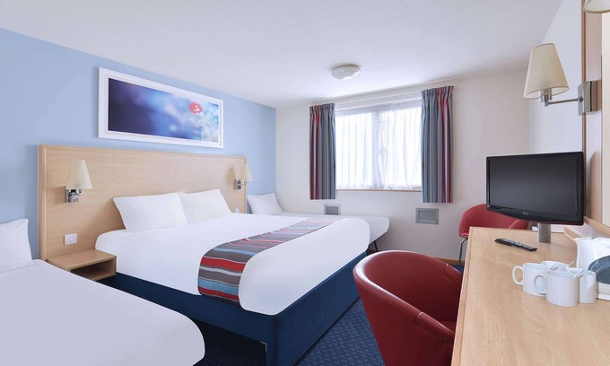 Pontlliw and Tircoed Hotel | Travelodge Swansea M4