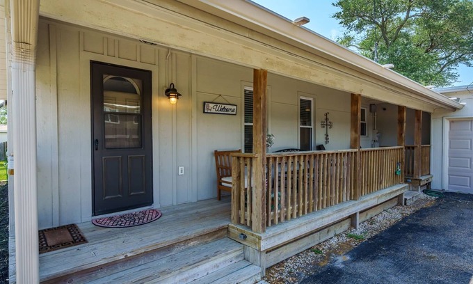 Harbor Oaks House | Traylor's Retreat - Beautiful Home Centrally Located Between Rockport and Fulton
