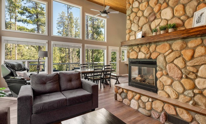 East Kootenay Ski Chalet | Tree Tops Chalet - Private Hot Tub & Massage Chair