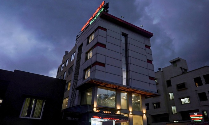 Hadapsar Hotel | Treebo Bhagyashree Executive