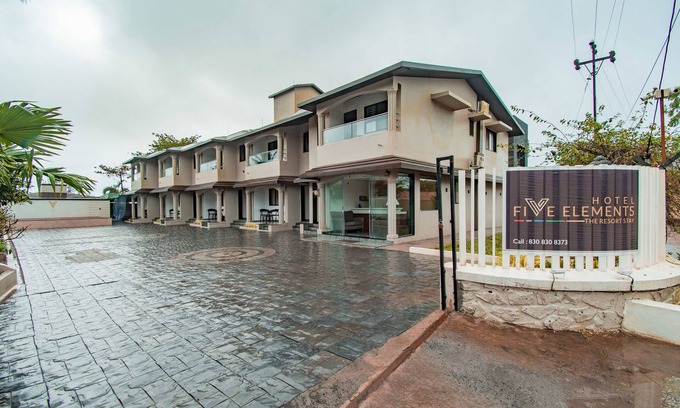 Khatri Park Housing Society Hotel | Treebo Five Elements, Lonavala