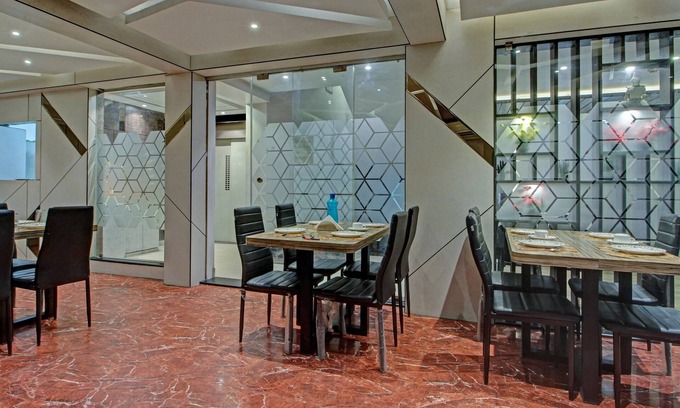 Kolkata Hotel | Treebo Glassotel Near Ruby Hospital