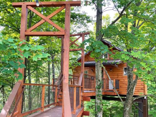 Millersburg House | Treehouse #8 by Amish Country Lodging