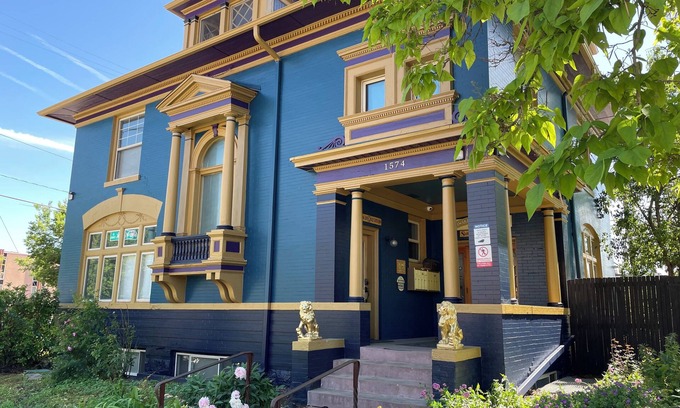 City Park Apartment | Treehouse Suite in Healing Center, City Park West, with Courtyard and Wi-Fi.