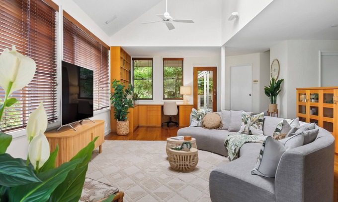 Macmasters Beach House | "Treetop Retreat" – Ocean Views & minutes to Beach