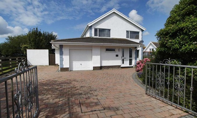 Southgate House | Trelau