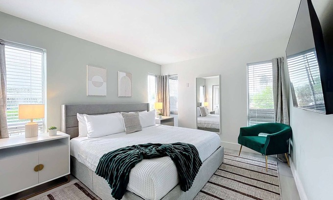 Lauderdale Harbours Condo | Trendy 1BR with Pool & Modern Amenities