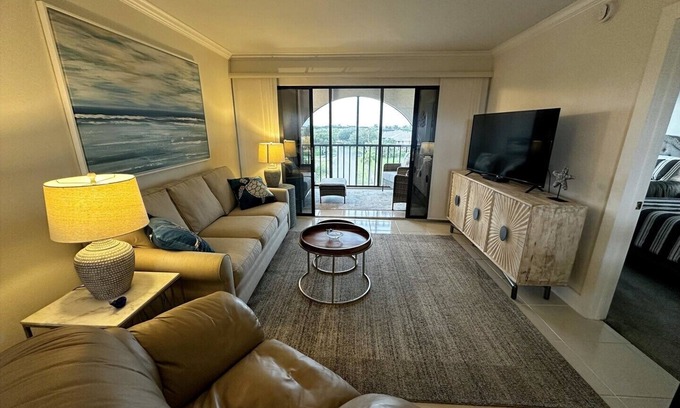Marco Island Condo | Trendy and Guest Ready One Bedroom Condo in Prime Waterfront Resort Complex