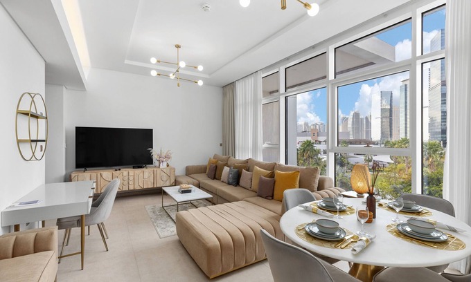 Jumeirah Lake Towers Apartment | Trendy Apt w/Dazzling Vws & Top-Class Facilities