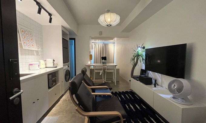 Bangkal House | Trendy Condominuim Makati