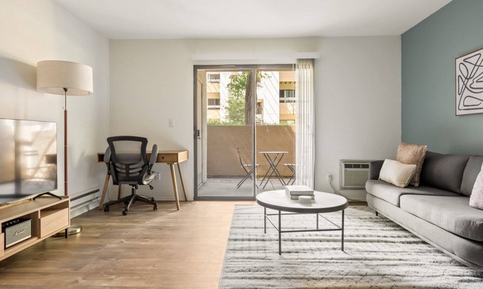 Shoreline West Apartment | Trendy Mountain View 1BR w/Pool & Gym, nr Safeway, by Blueground
