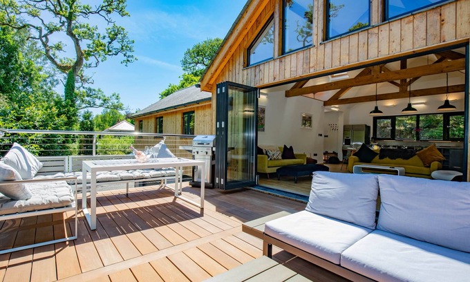 Truro House | Tresillian Lodge *Sauna*Hot Tub*Waterfront*privacy*Woodland*River*Beaches*nature