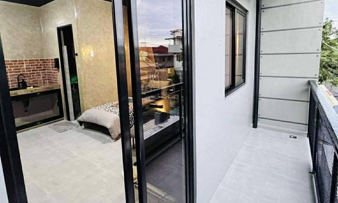 Lucena Apartment | Triple Deluxe room Casa Karina-Lucena City