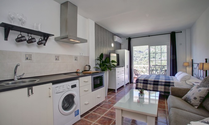 Ojen Apartment | Triple Executive