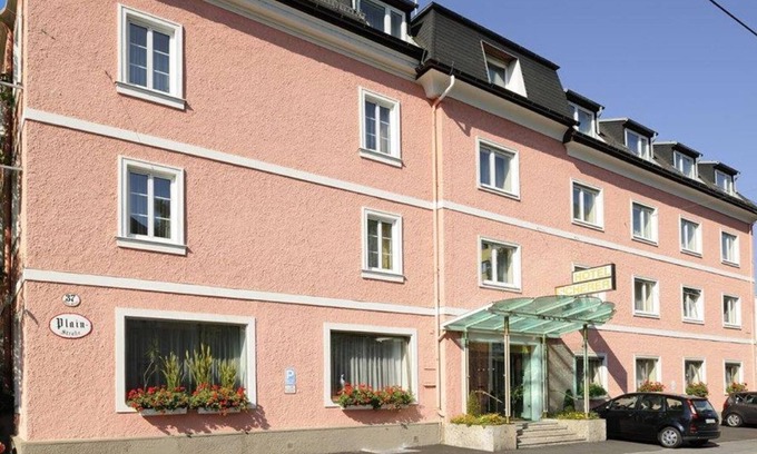 Elisabeth-Vorstadt House | Triple room with shower and bath, toilet - clipper, hotel