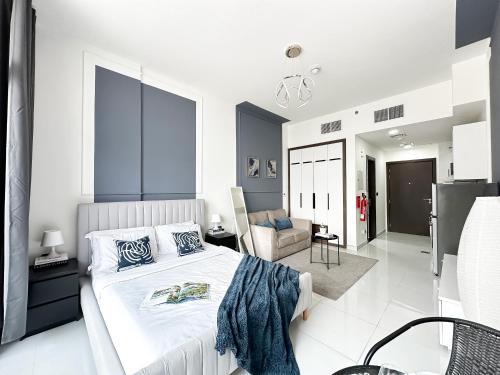 Al Barsha Apartment | Trophy - Sunflower Sunrise Studio w free parking