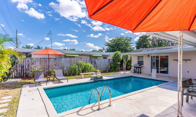 Driftwood House | Tropic Home 3 Bedrooms with Pool & Relax Backyard