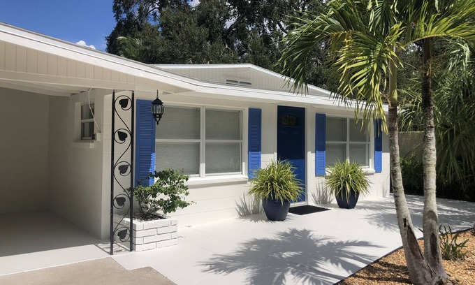 Alta Vista House | Tropical Backyard Oasis! Prime Location Near Main St & Trolley to Lido Beach!