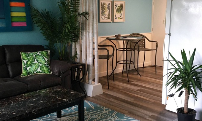 Lake Ozark Condo | TROPICAL BLISS 1 BEDROOM CONDO OVERLOOKING LAKE NEXT TO BAGNELL DAM STRIP