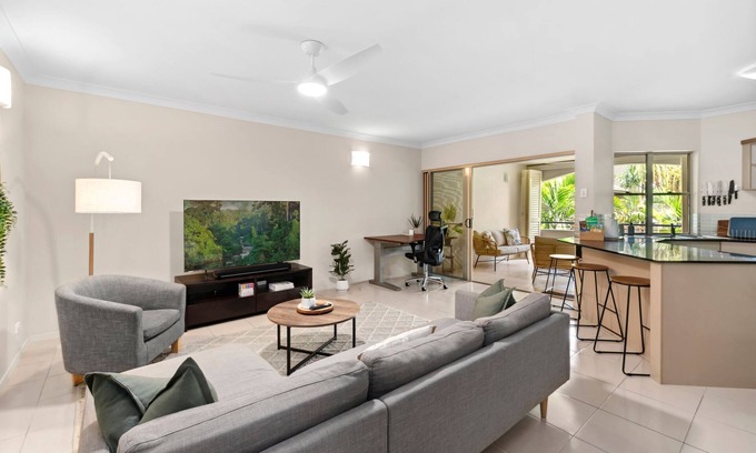 Westcourt Apartment | Tropical Bliss - Cairns, 9 Pools, BBQ & Gym