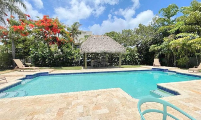 Royal Poinciana House | Tropical Breeze S 6 Guests-Heated Pool-Golf-Beach