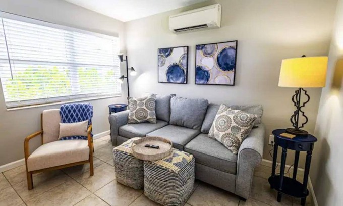 Lantana Apartment | Tropical Breezes - Walk to the Beach
