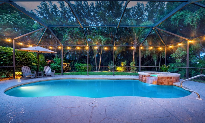 Central Naples House | Tropical Escape - Surf Chic Lux Salt Pool & Spa. King Beds!