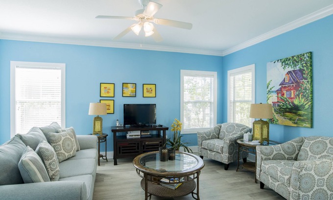 Ono Island Condo | Tropical Haven: Resort Condo Retreat with Oasis Pool and Poolside Tiki Bar