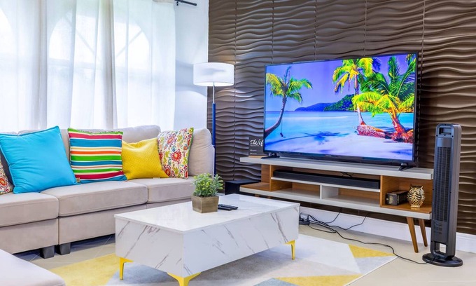 Pompano Beach Villa | Tropical house Pool Table, Jacuzzi, Nearby Beach