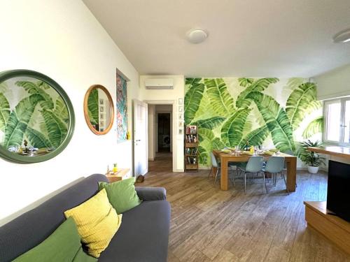 Vatican Apartment | Tropical house Vatican area