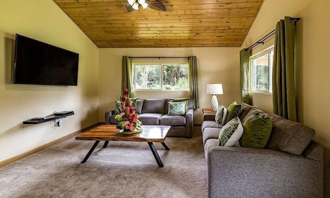 Mountain View House | Tropical Island Paradise - Leialoha Cottage