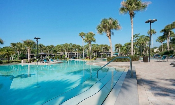 Baymeadows House | Tropical Oasis - 10 min from shopping, restaurants & downtown, 20 min Naval base