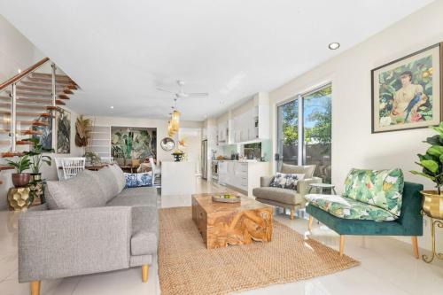 Pottsville House | Tropical Oasis - Creekside Townhouse by uHoliday