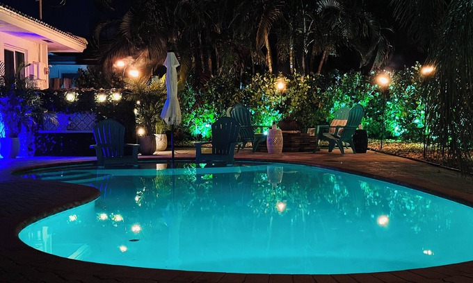 Golfview Harbor House | Tropical Oasis with Pool & Fire Pit. 2 blocks to the park,3 miles to beach.