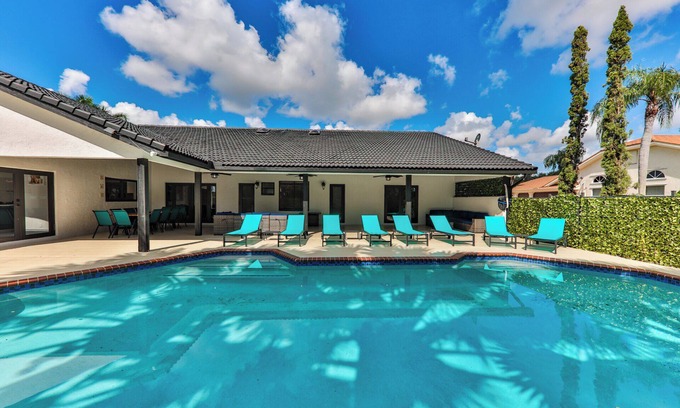 Davie Villa | Tropical Paradise Villa