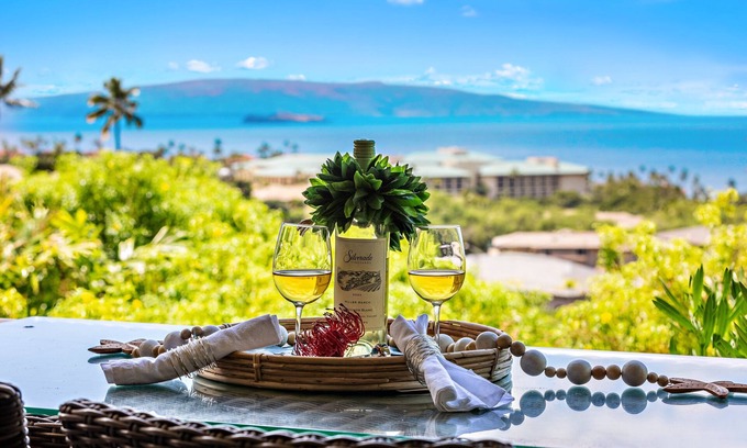 Wailea Condo | Tropical-themed condo with sweeping coastal views