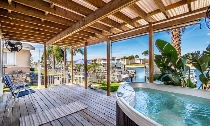 Flor-a-mar House | Tropical Waterfront Home/Hot Tub/Dock, Gulf Harbors