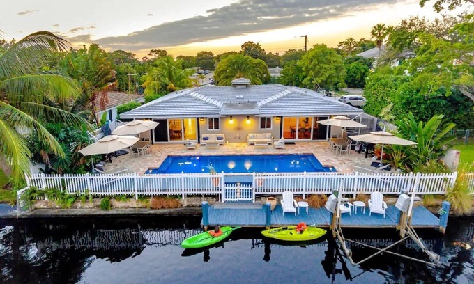 Wilton Manors Villa | Tropical Waterfront Shared Pool 2bd 2ba Duplex