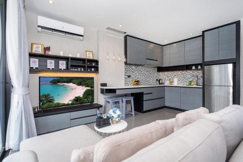 Kamala Apartment | Tropics Kamala Hill View Suite CTG P610 near Beach and Fantasea