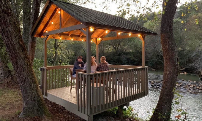 Murphy Ski Chalet | Trout Chalet - Nottely Riverfront, Starlink w/Roku TV, Easy River Access