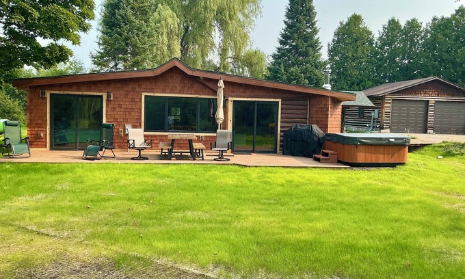 Mayfield Cottage | Trout Hollow Waterfront Cabin 2 BR, Sleeps 6, Riverfront Hottub Traverse City Mi