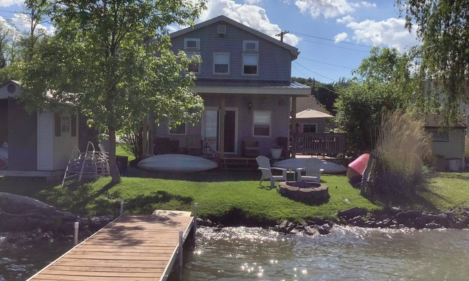 Seneca Falls Cottage | True lakefront! New October openings … C/Air, kayaks, fishing. Pontoon optional.