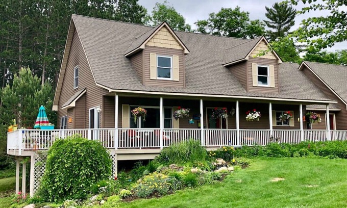 Mayfield House | True North Farm- Entire House Sleeps 12-16