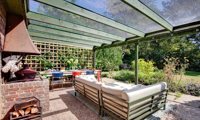 Icklesham House | Truncheons - Five Bedroom House, Sleeps 10