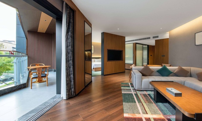 Shizhong District Hotel | Tryp BY Wyndham Zizhou